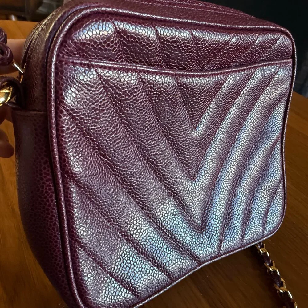 Vintage Chanel Handbag - Picture 2 of 7